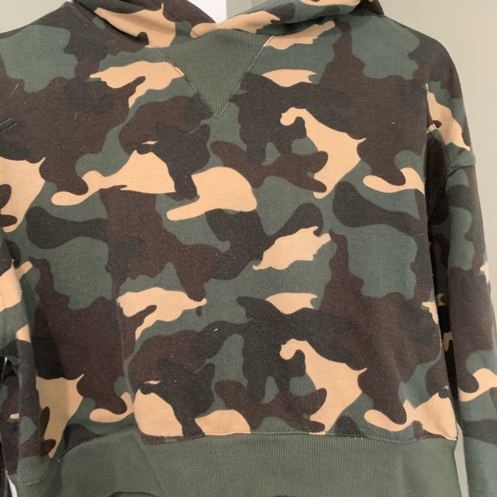 Camo cropped hoodie